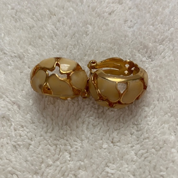 3 Pair Vintage Clip on Earrings Gold and Piink. - Picture 4 of 6
